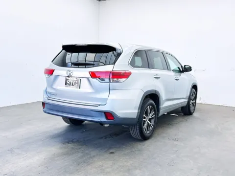 More photos of 2017 Toyota Highlander LE at STG Bellflower, CA