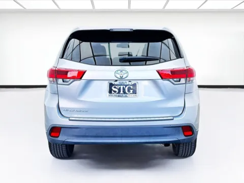 More photos of 2017 Toyota Highlander LE at STG Bellflower, CA