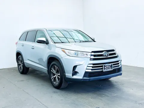 Another view of 2017 Toyota Highlander LE for sale in Bellflower, CA at STG Bellflower