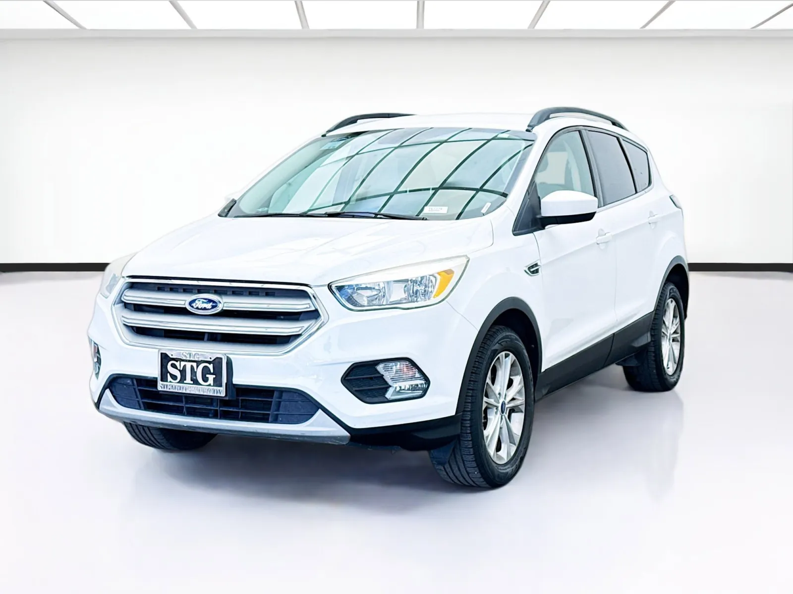 White 2018 Ford Escape SE for sale in Bellflower, CA