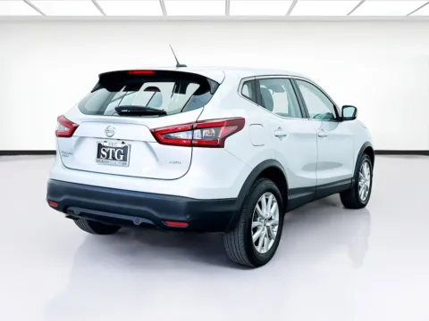 More photos of 2021 Nissan Rogue Sport S at STG Bellflower, CA