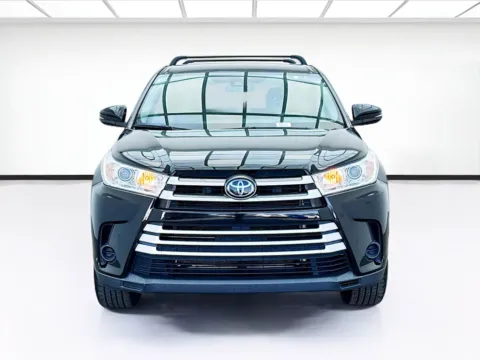 Photos of 2019 Toyota Highlander LE for sale in Bellflower, CA at STG Bellflower