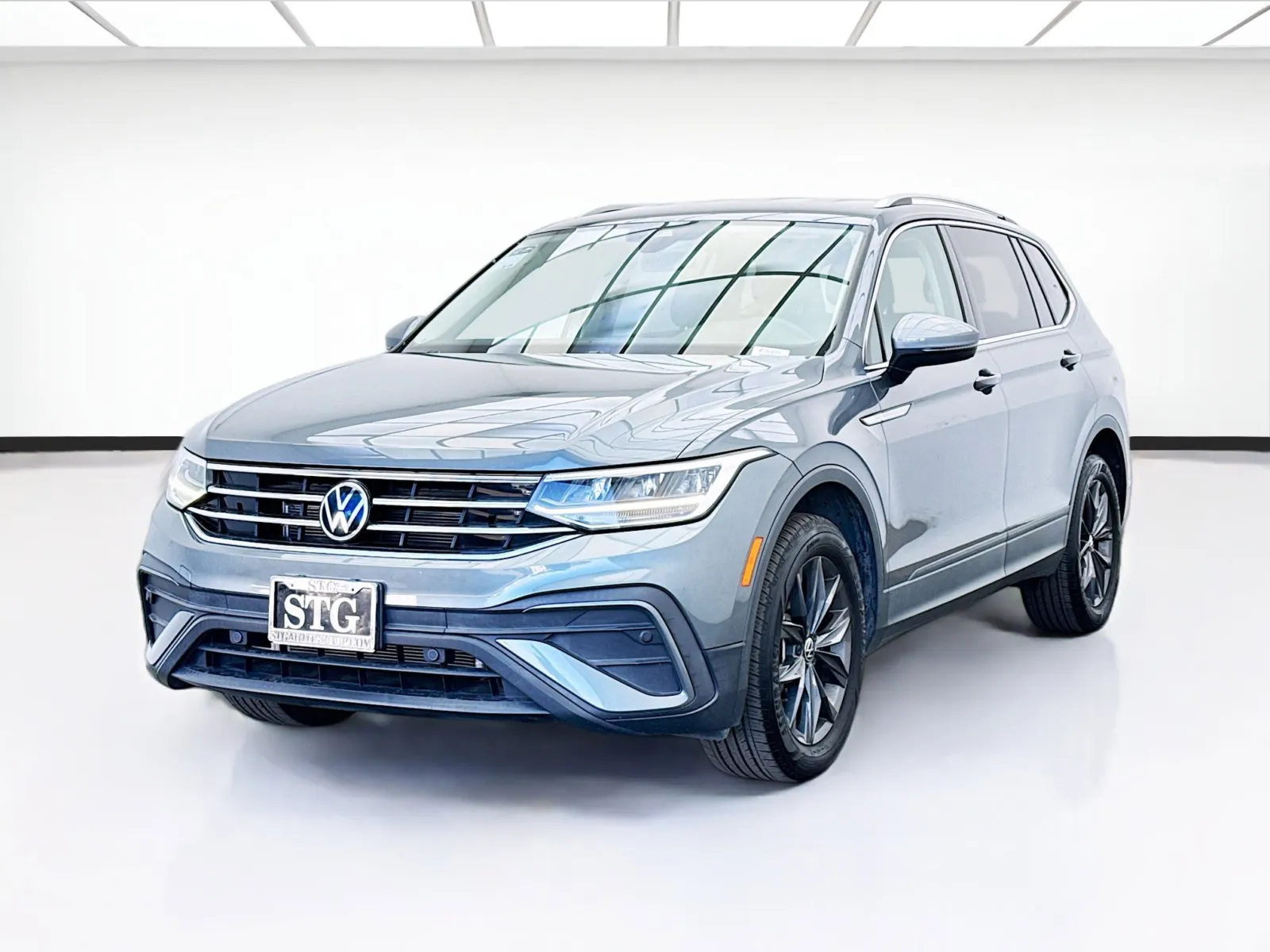 Gray 2022 Volkswagen Tiguan 2.0T SE for sale in Bellflower, CA