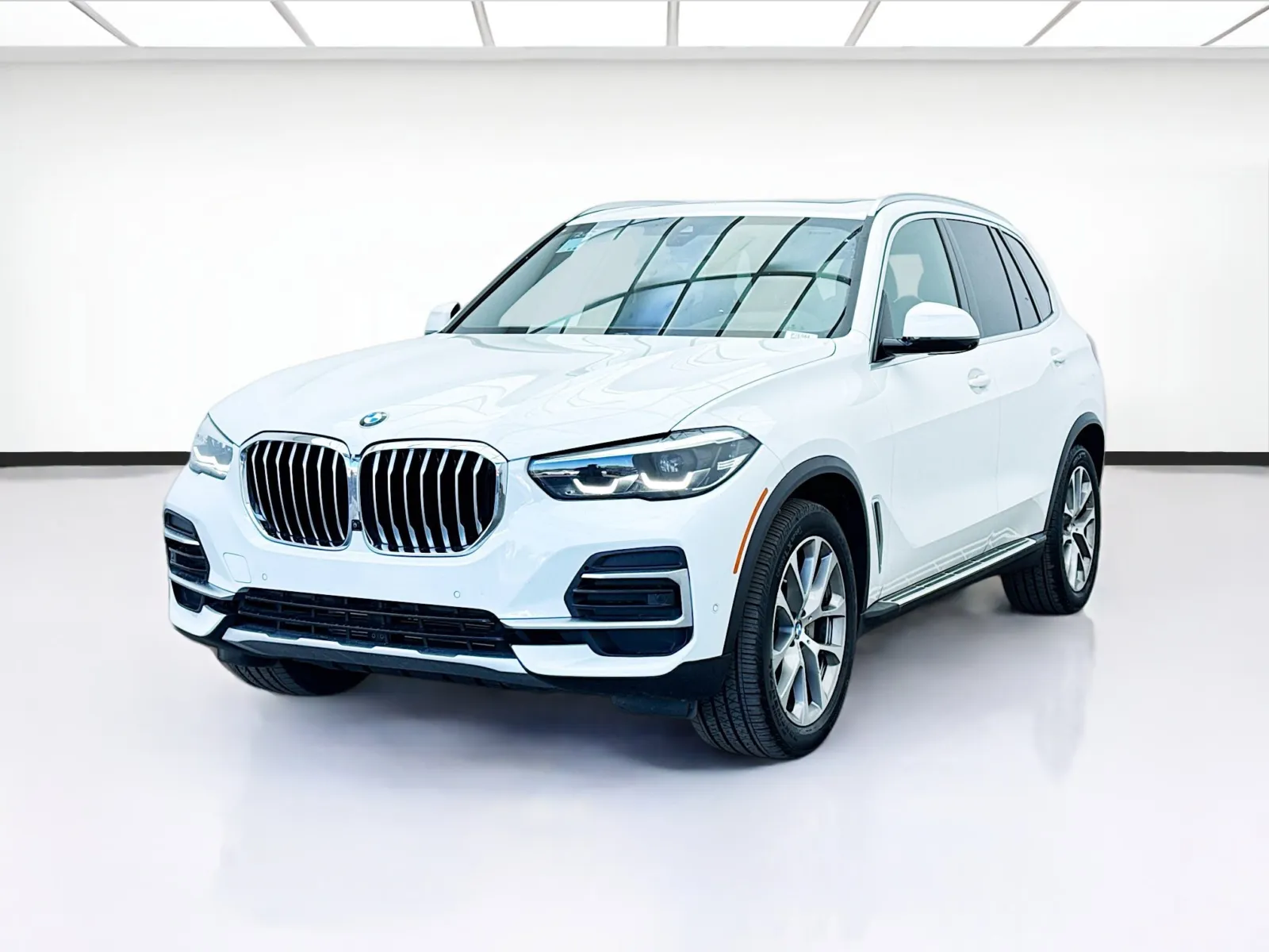 White 2023 BMW X5 xDrive40i for sale in Bellflower, CA