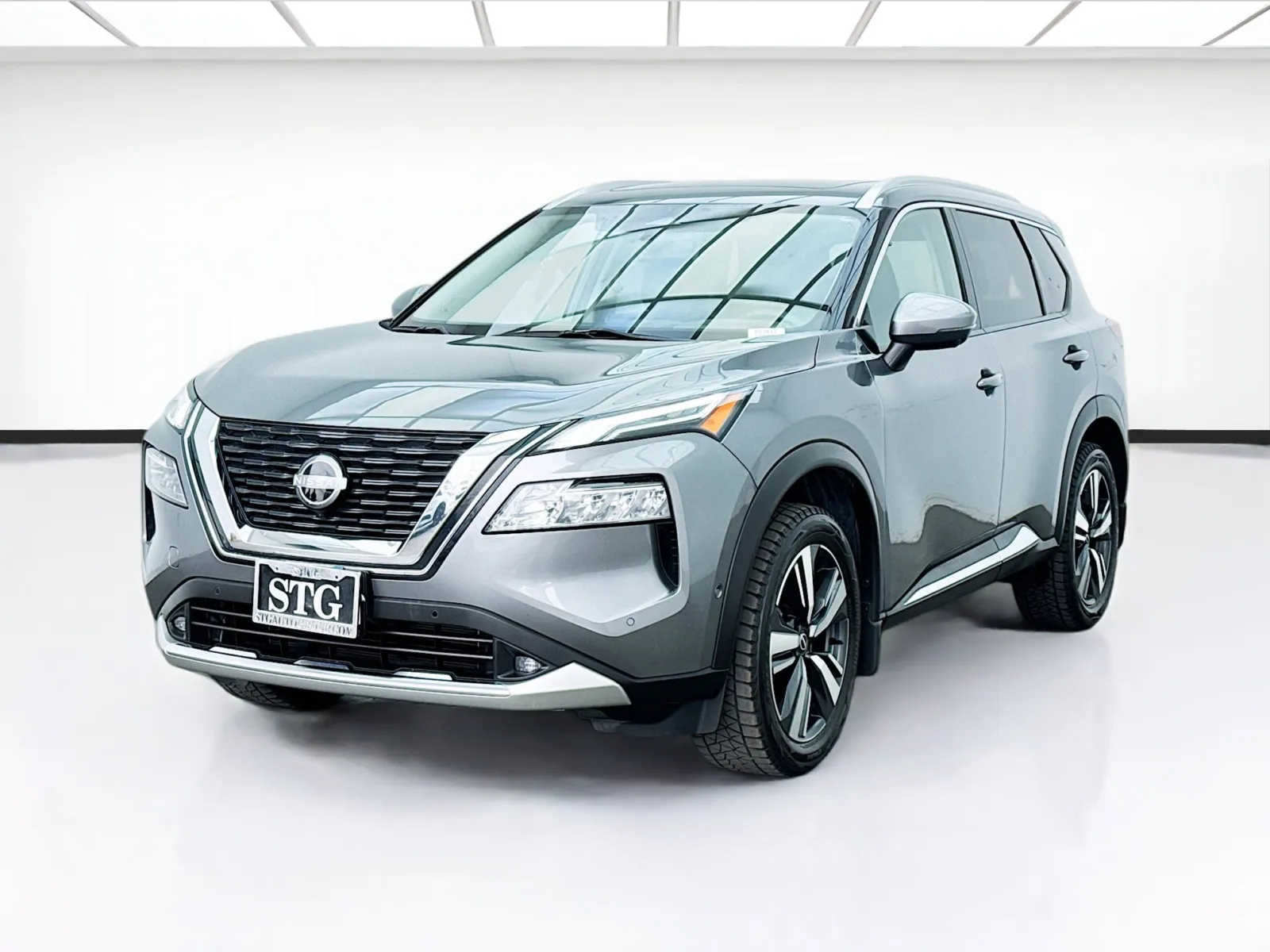 Gray 2022 Nissan Rogue Platinum for sale in Bellflower, CA