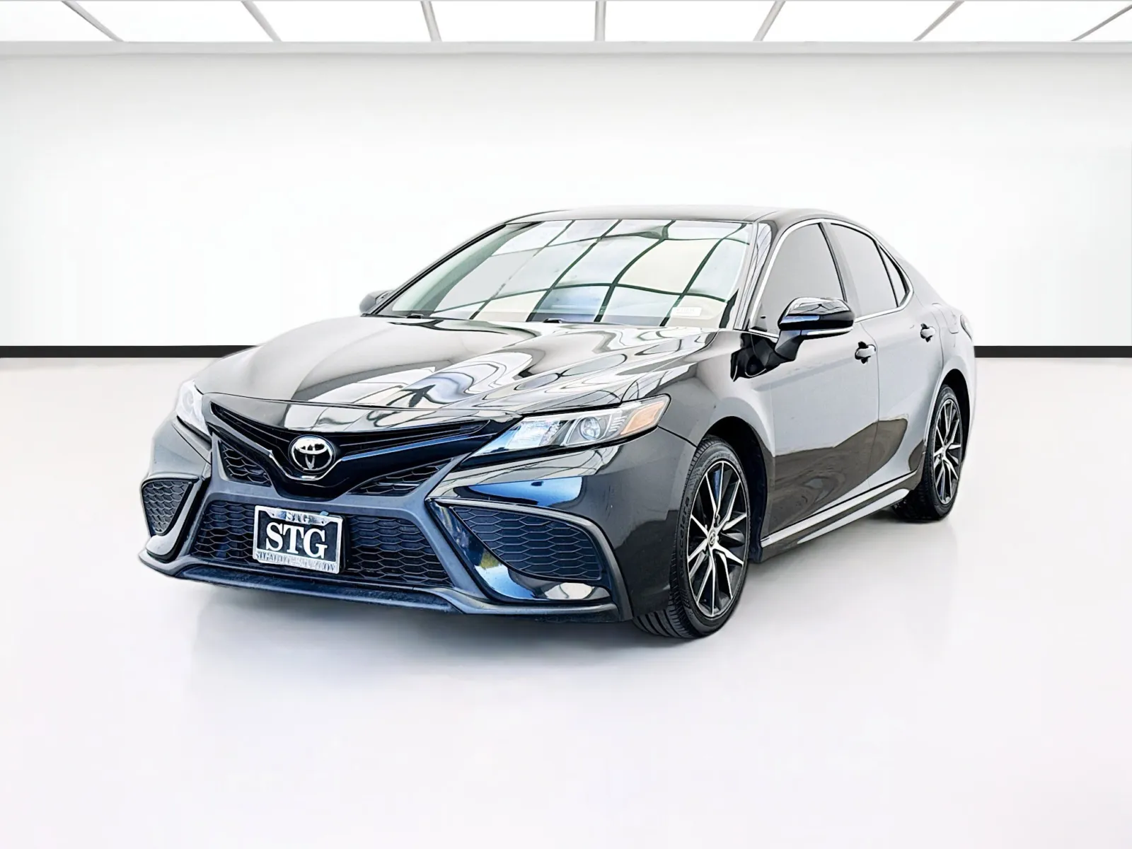 Black 2023 Toyota Camry SE for sale in Bellflower, CA