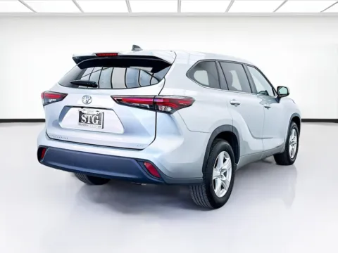 More photos of 2024 Toyota Highlander at STG Bellflower, CA