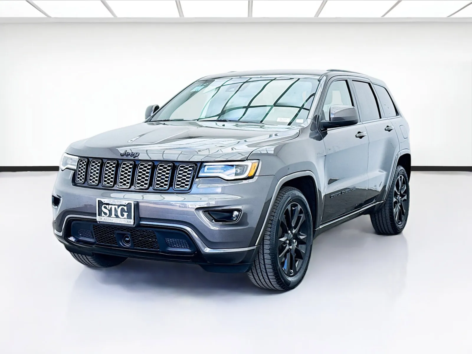 Gray 2021 Jeep Grand Cherokee Laredo X for sale in Bellflower, CA
