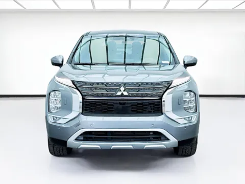 Photos of 2023 Mitsubishi Outlander SE for sale in Bellflower, CA at STG Bellflower
