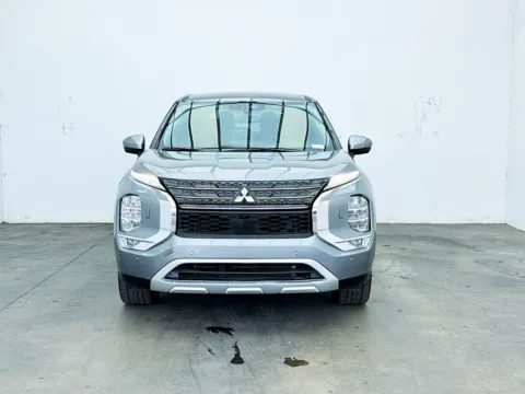 Photos of 2023 Mitsubishi Outlander SE for sale in Bellflower, CA at STG Bellflower