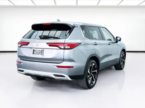 More photos of 2023 Mitsubishi Outlander SE at STG Bellflower, CA