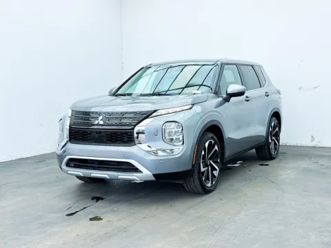Gray 2023 Mitsubishi Outlander SE for sale in Bellflower, CA