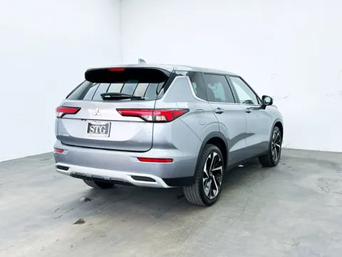 More photos of 2023 Mitsubishi Outlander SE at STG Bellflower, CA