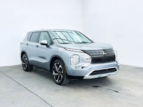 Another view of 2023 Mitsubishi Outlander SE for sale in Bellflower, CA at STG Bellflower