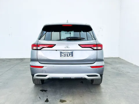 More photos of 2023 Mitsubishi Outlander SE at STG Bellflower, CA