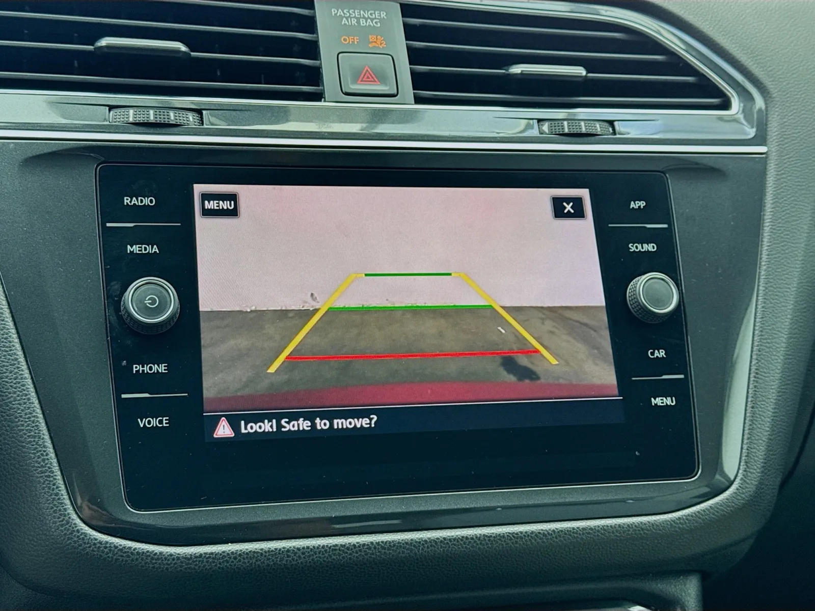 2019 Volkswagen Tiguan SEL R-Line photo 4