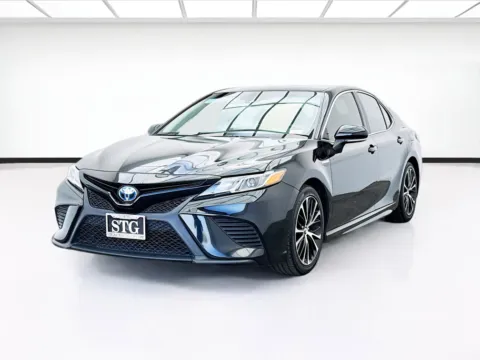 Black 2018 Toyota Camry SE for sale in Bellflower, CA