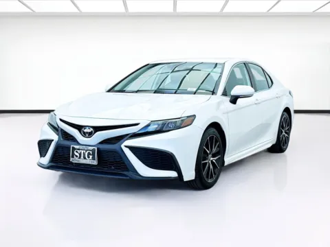 White 2023 Toyota Camry SE for sale in Bellflower, CA