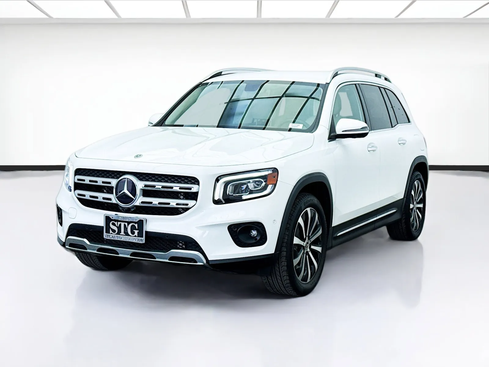 White 2023 Mercedes-Benz GLB 250 W/PREMIUM & PARKING ASSIST PACKAGES for sale in Bellflower, CA