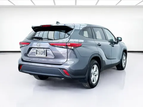 More photos of 2022 Toyota Highlander LE at STG Bellflower, CA