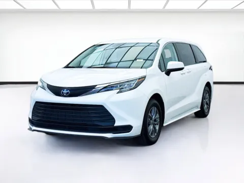 White 2023 Toyota Sienna LE 8 Passenger for sale in Bellflower, CA