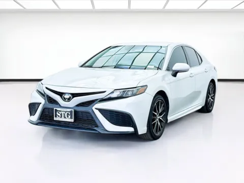 White 2022 Toyota Camry SE for sale in Bellflower, CA