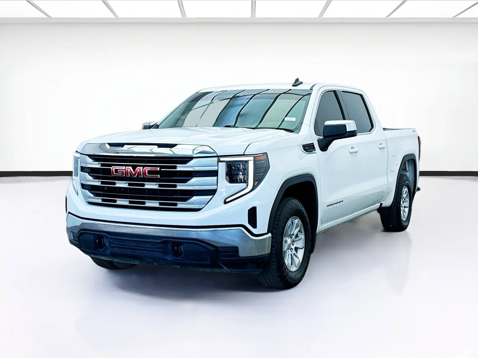White 2023 GMC Sierra 1500 SLE for sale in Bellflower, CA