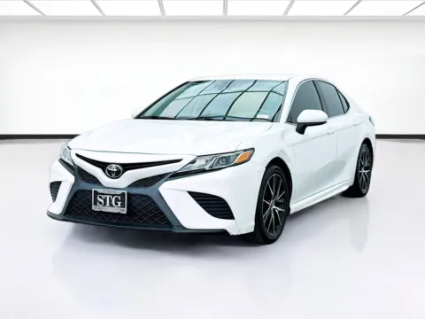 White 2020 Toyota Camry SE for sale in Bellflower, CA