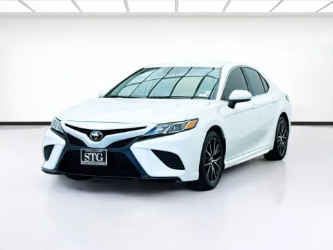 White 2020 Toyota Camry SE for sale in Bellflower, CA