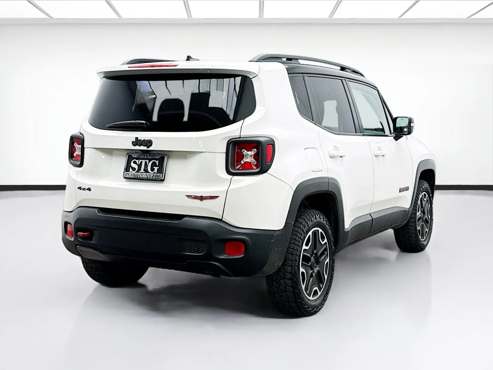 2017 Jeep Renegade Trailhawk photo 2