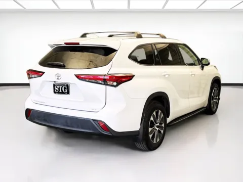More photos of 2022 Toyota Highlander XLE at STG Bellflower, CA