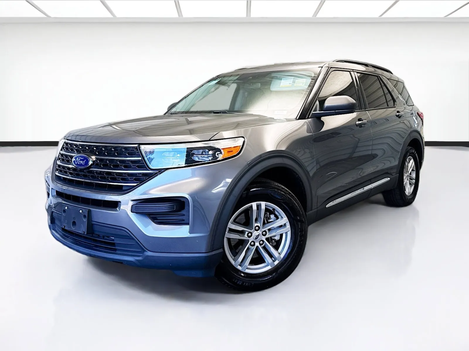 Gray 2021 Ford Explorer XLT for sale in Bellflower, CA