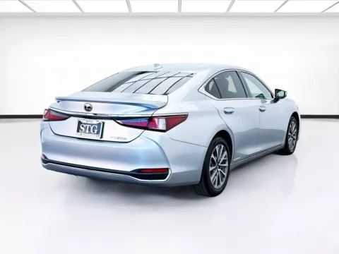 More photos of 2022 Lexus ES 300h at STG Bellflower, CA