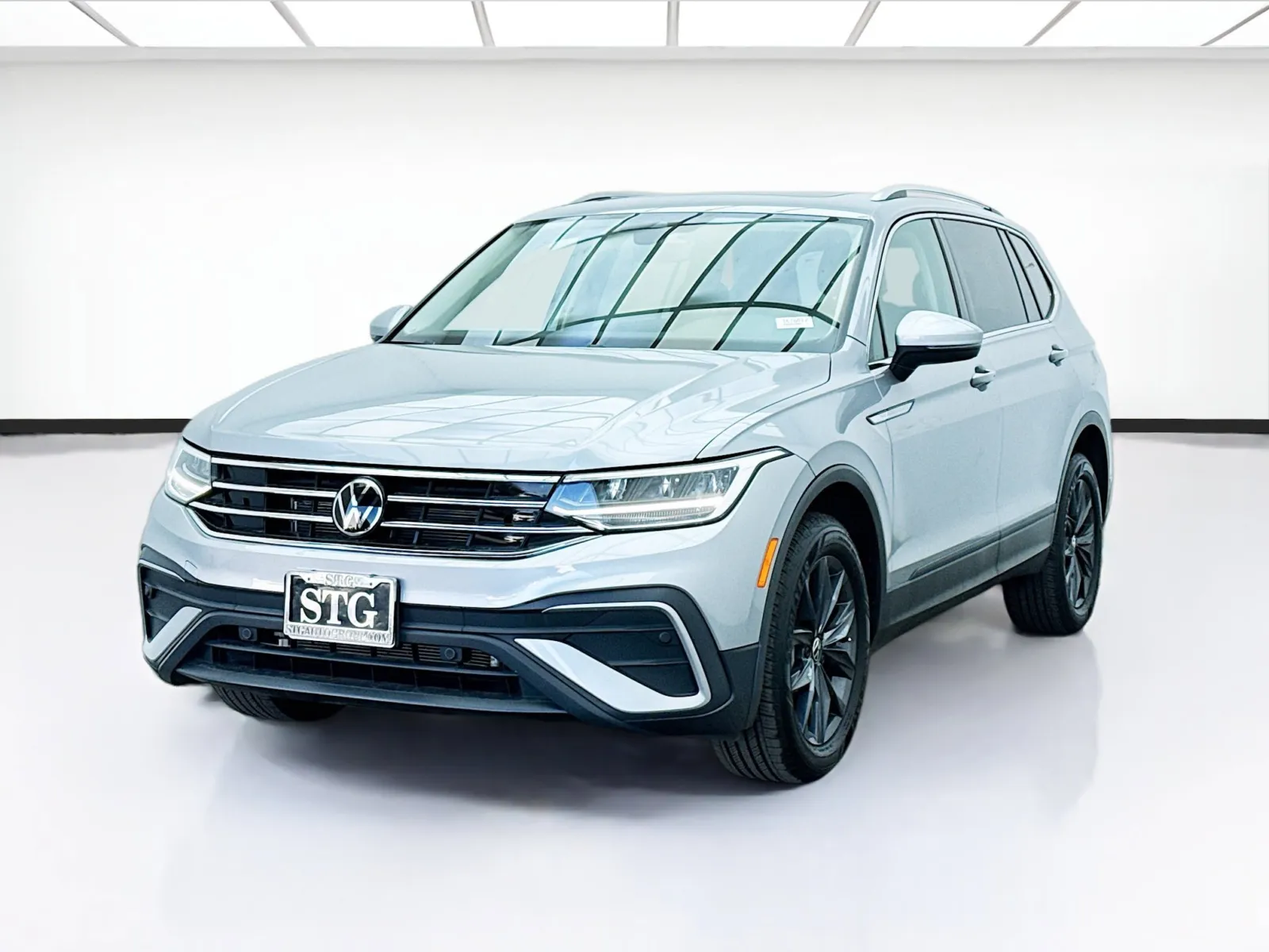 Silver 2022 Volkswagen Tiguan 2.0T SE for sale in Bellflower, CA