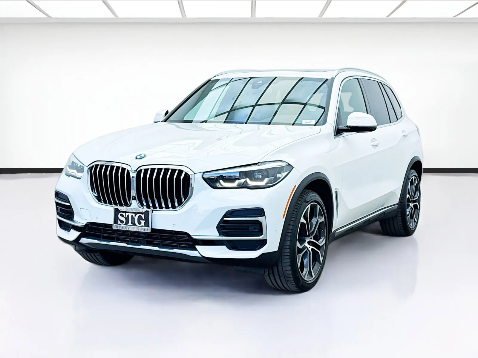 White 2023 BMW X5 sDrive40i for sale in Bellflower, CA