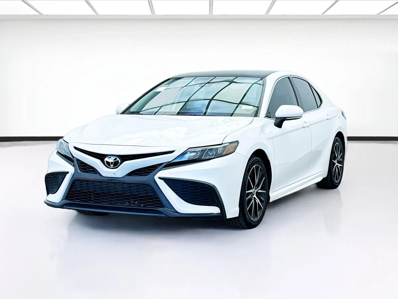 White 2023 Toyota Camry SE for sale in Bellflower, CA