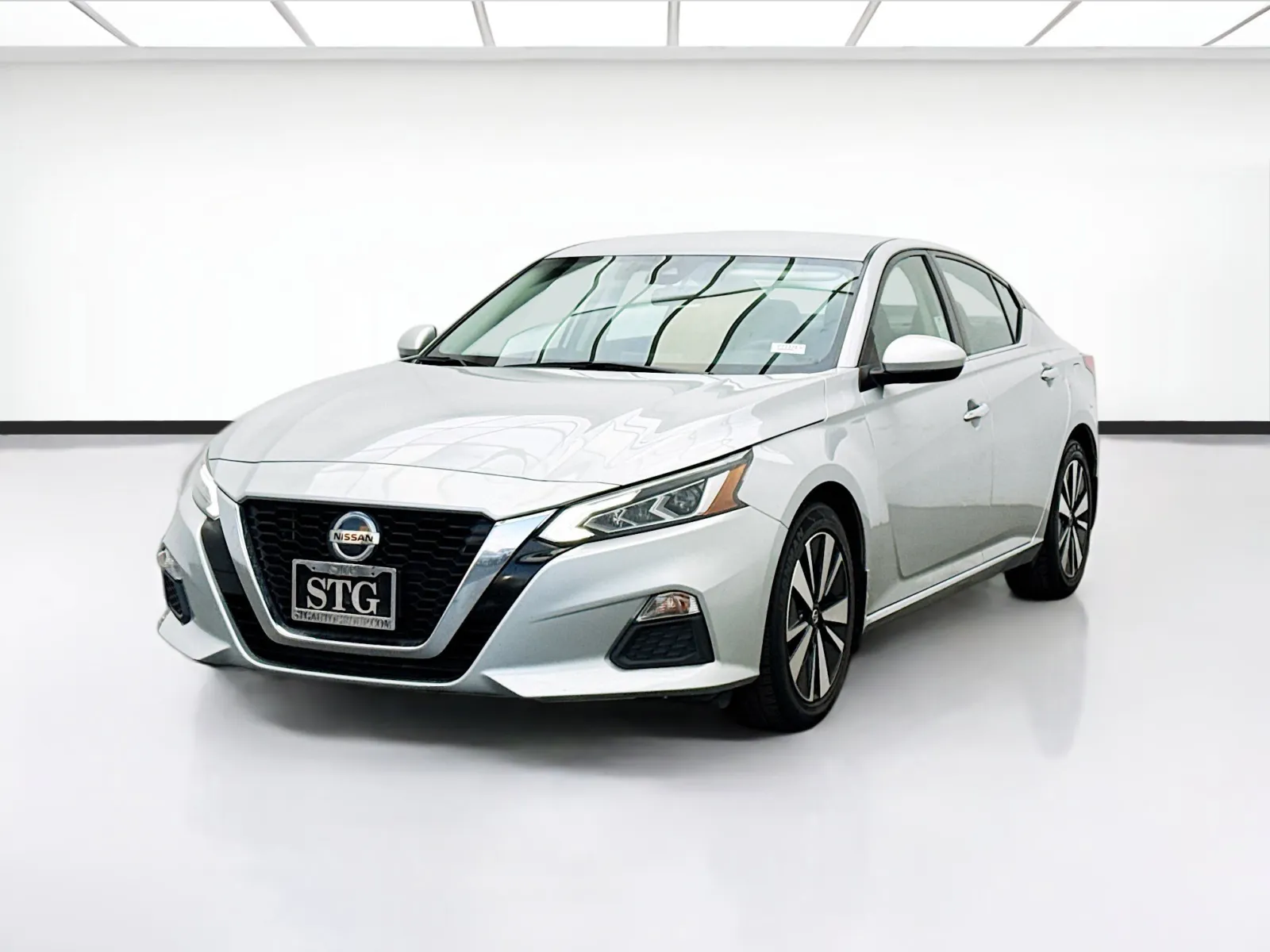 Silver 2021 Nissan Altima 2.5 SV for sale in Bellflower, CA