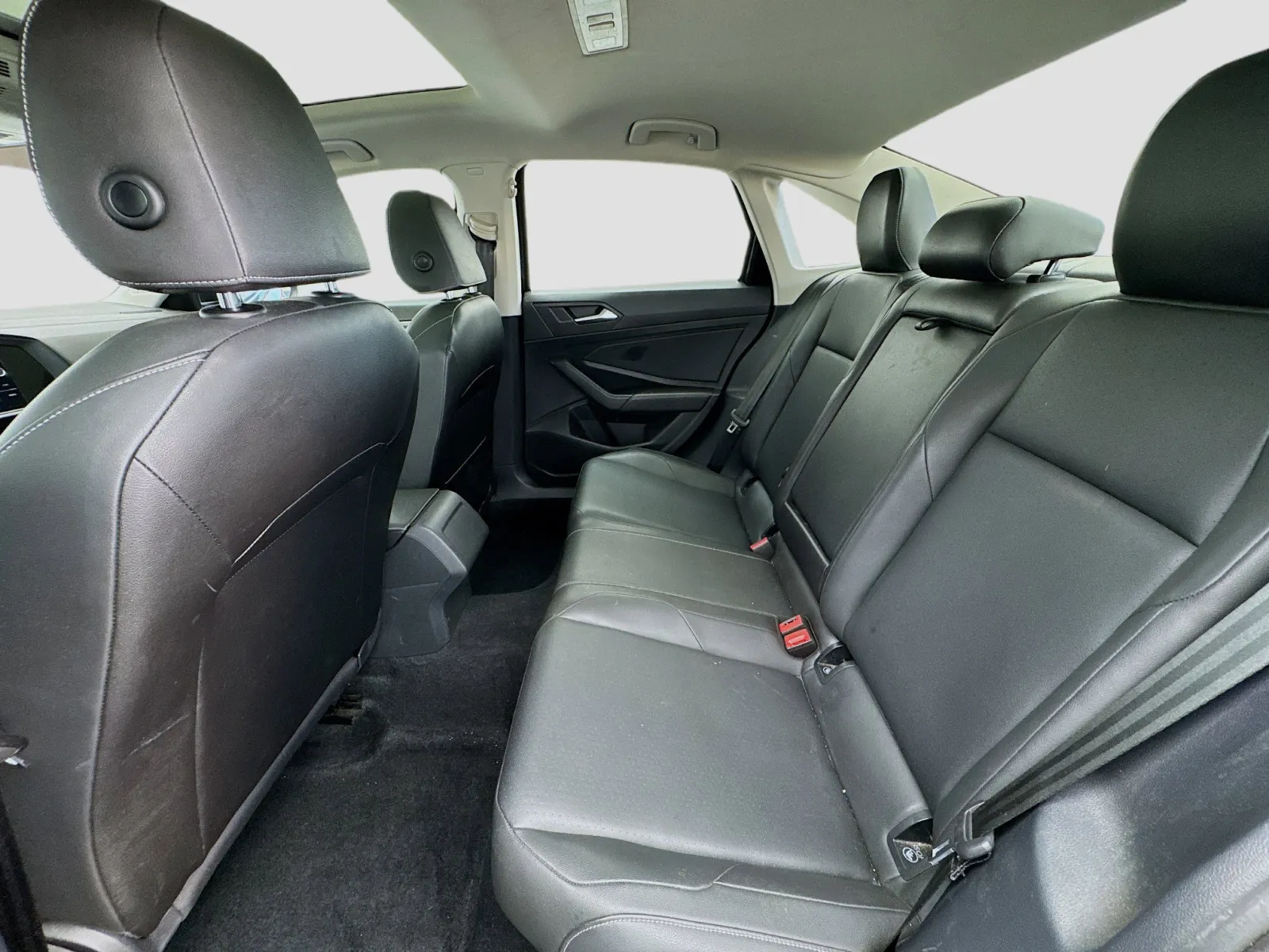 2019 Volkswagen Jetta SEL photo 3