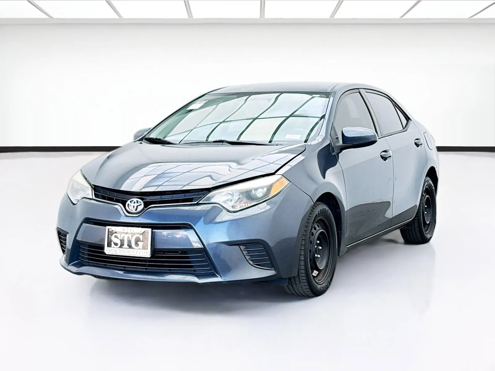 Gray 2015 Toyota Corolla LE for sale in Bellflower, CA