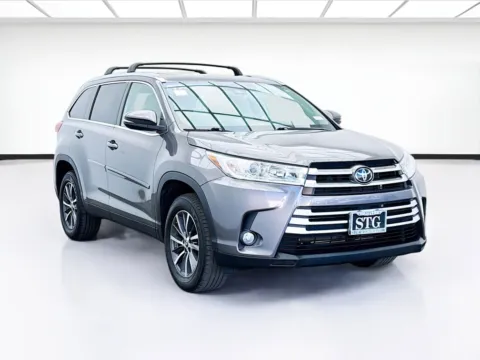 Another view of 2019 Toyota Highlander XLE for sale in Bellflower, CA at STG Bellflower