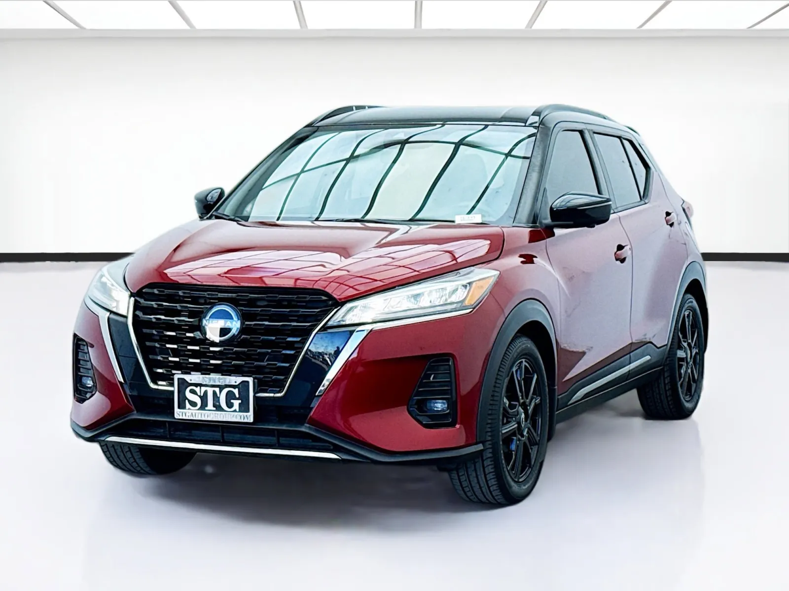 Red 2022 Nissan Kicks SR W/PREMIUM & TECHNOLOGY PACKAGES for sale in Bellflower, CA