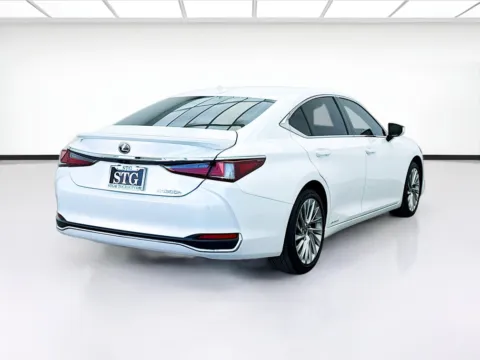More photos of 2021 Lexus ES 300h Luxury at STG Bellflower, CA