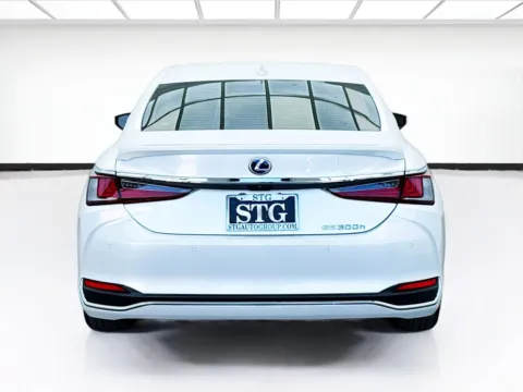 More photos of 2021 Lexus ES 300h Luxury at STG Bellflower, CA