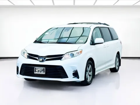 White 2019 Toyota Sienna LE 8 Passenger for sale in Bellflower, CA
