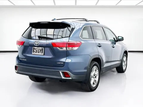 More photos of 2018 Toyota Highlander at STG Bellflower, CA