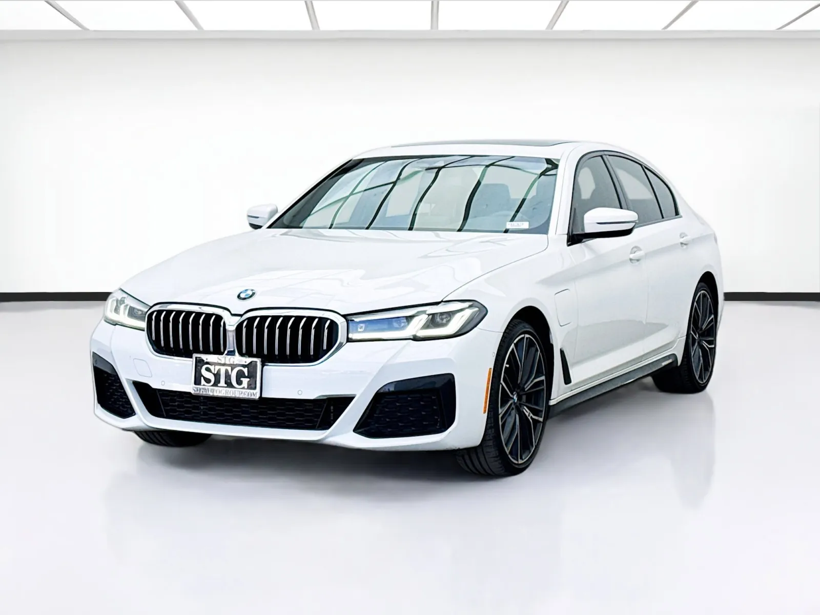 White 2021 BMW 5 Series 530e iPerformance M SPORT PACKAGE for sale in Bellflower, CA