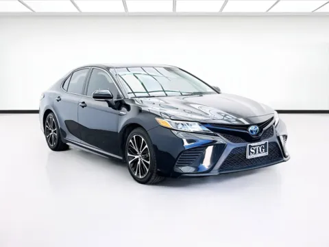 Another view of 2018 Toyota Camry SE for sale in Montclair, CA at KarGenie