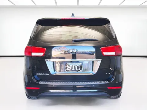More photos of 2016 Kia Sedona LX at KarGenie, CA