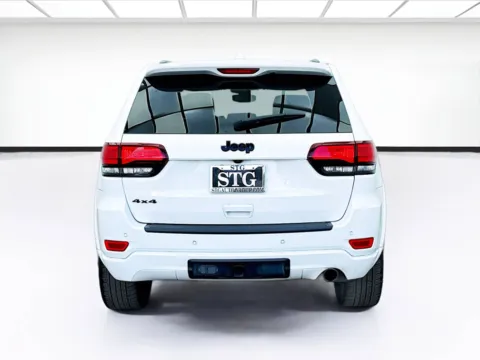 More photos of 2020 Jeep Grand Cherokee Altitude at KarGenie, CA