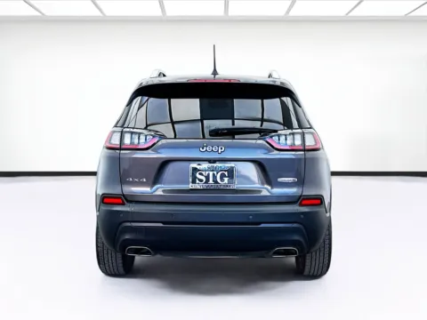 More photos of 2021 Jeep Cherokee Latitude Lux at KarGenie, CA